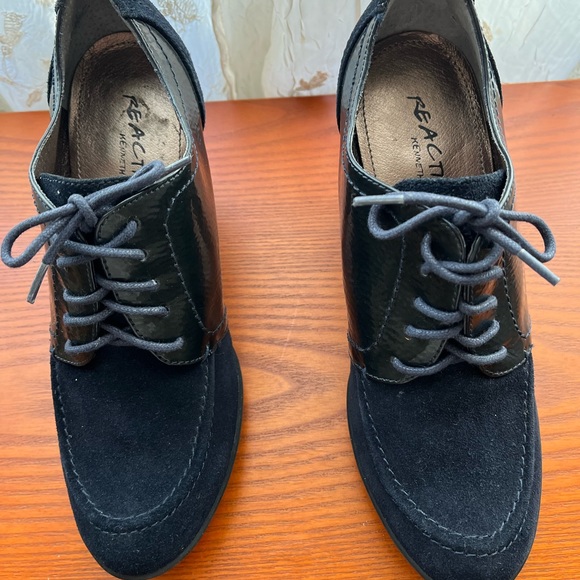 Kenneth Cole Reaction Navy "Full Of Life" Patent & Suede Heeled Oxfords - Picture 3 of 13